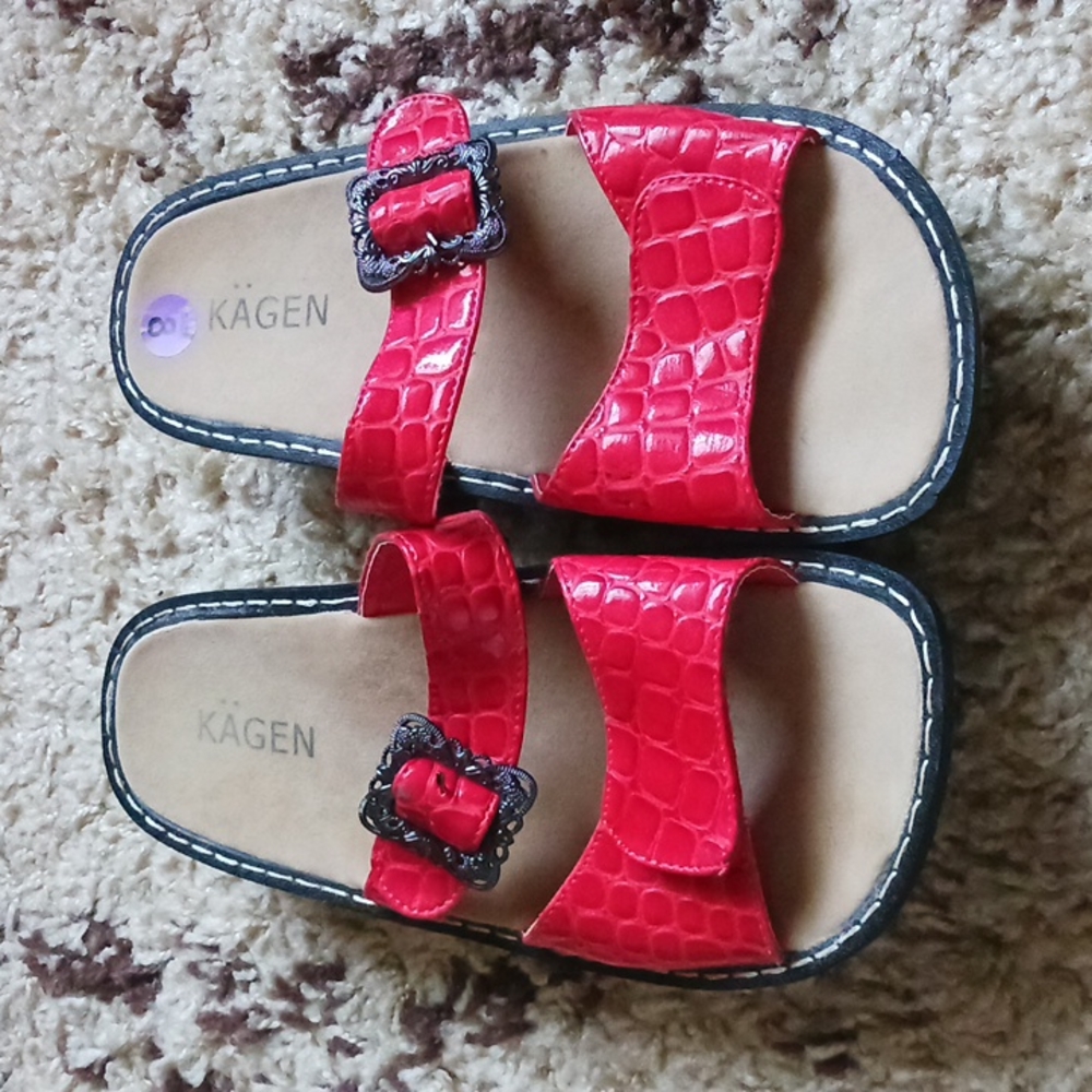 Womens NWOT KAGEN Julie sandal